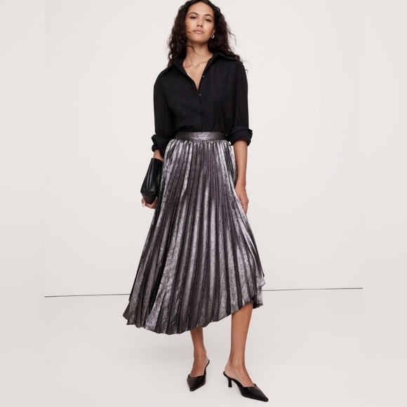 NWT! Banana Republic Black Pleated Asymmetrical Midi Skirt - Multiple Sizes🦩 - Picture 3 of 6